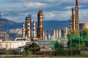 s refinery 3400043 1280
