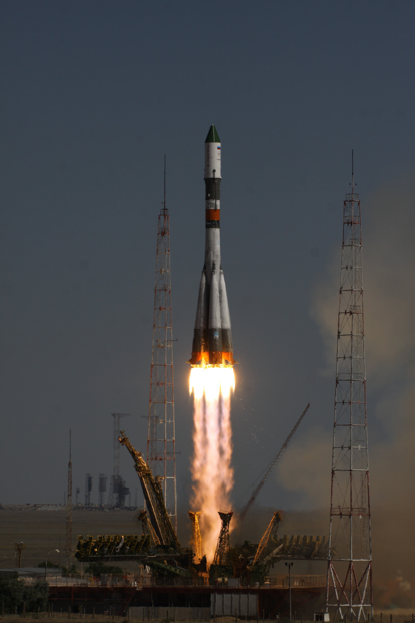 Космодром Байконур вечером